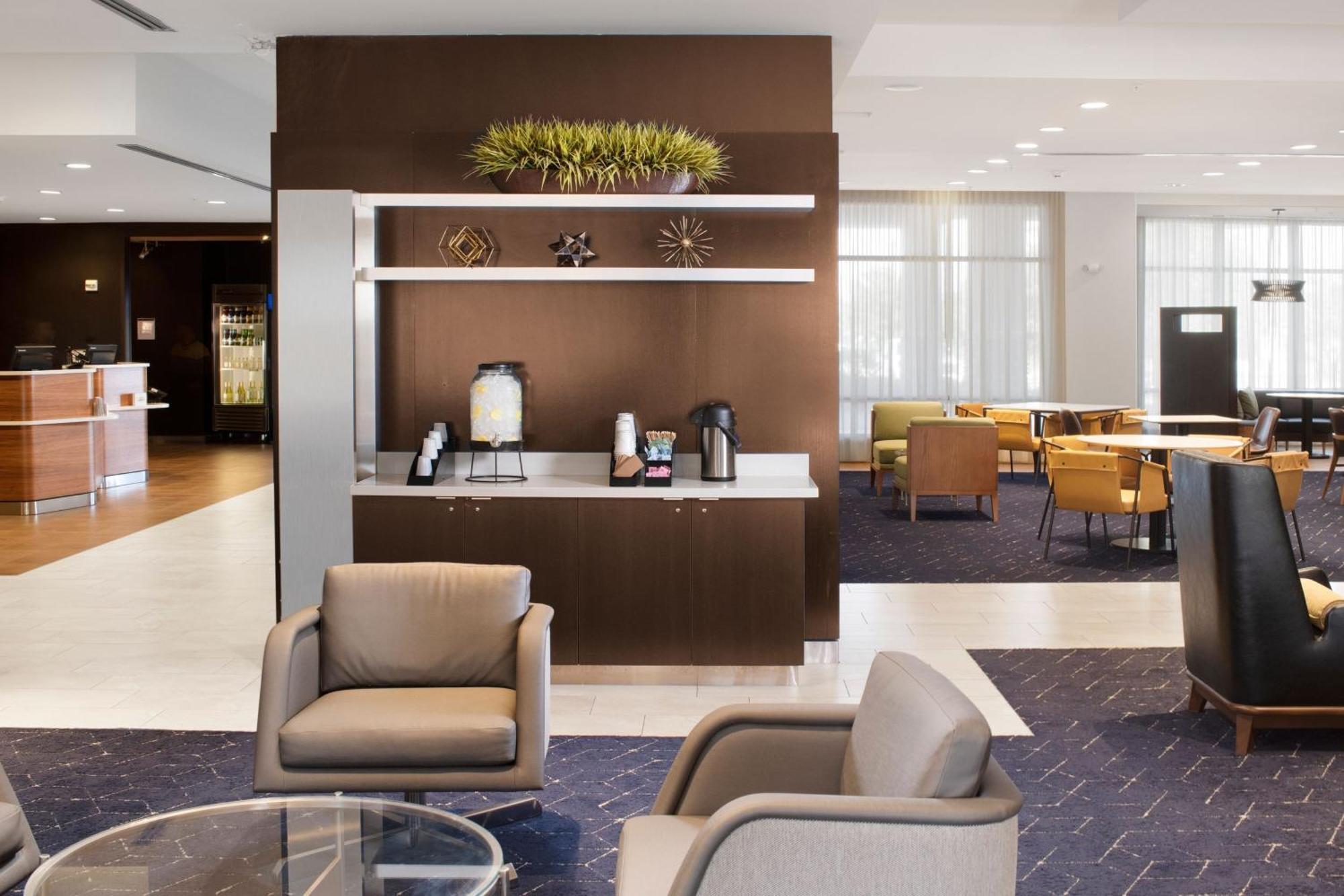 คอร์ตยาร์ด ลับบ็อก ดาวน์ทาวน์/ยูนิเวอร์ซิตี้ แอเรีย Hotel ภายนอก รูปภาพ